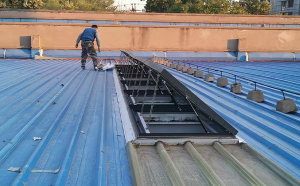 某区域性物流仓储中心临潼排烟窗系统安装项目