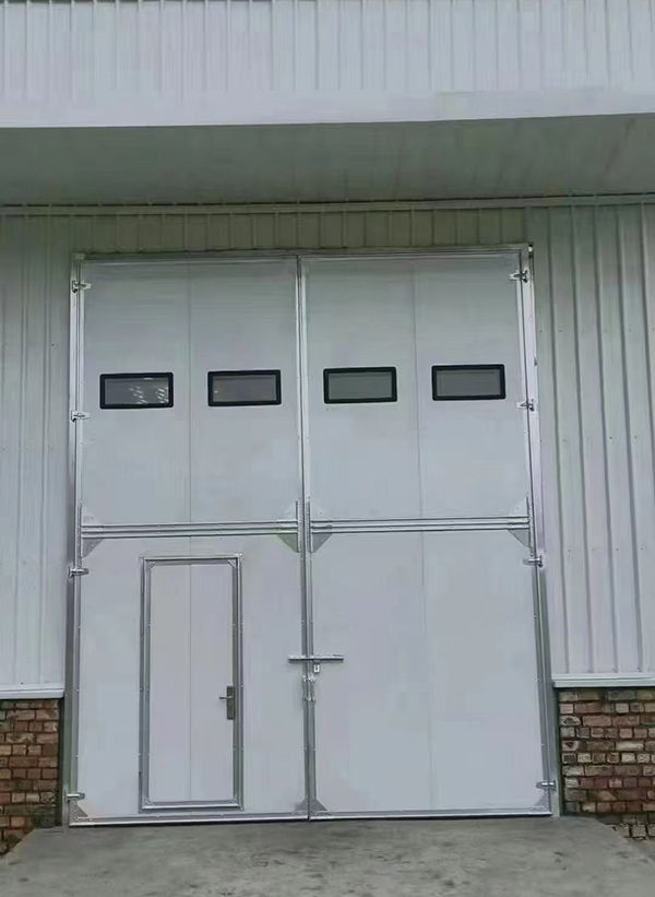 临潼工业门在设备装配车间出入口的实施记录